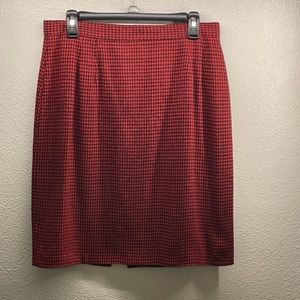 Red and black houndstooth print pencil skirt.